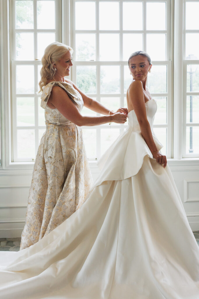 Pawley's plantation golf and country club, Pawleys island, south carolina wedding, Documentary wedding photography of a bride getting ready. Central Florida wedding photographer